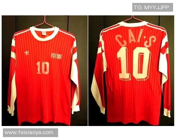 十号红色球衣足球明星的历史与成就解析